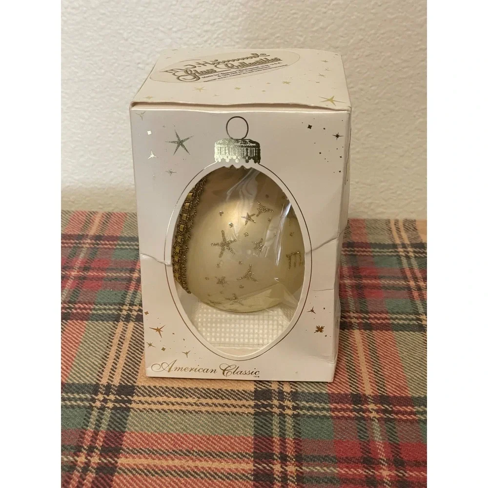 M.J. Hummel Glass Ball Ornament Unisex OS Cream Excellent‎ 2002 American Classic